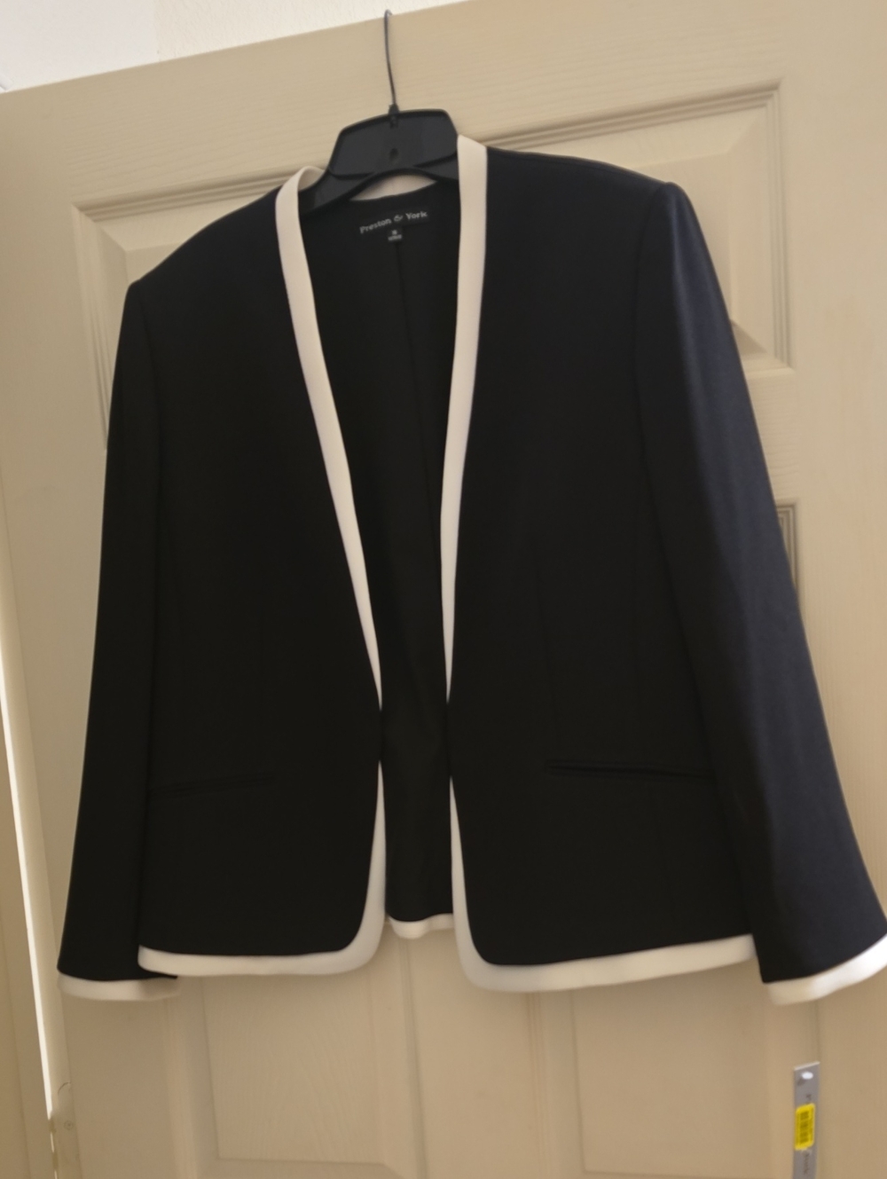 Preston & York Black Open Blazer with White Trim [Size 16]